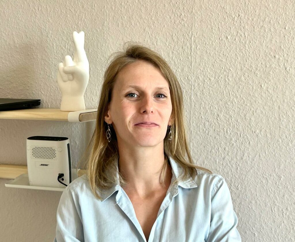 Julie Stiernet, acupunctrice et kinesitherapeute diplomee